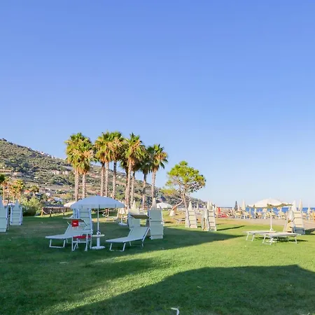 H11 Luxury 17A Porto - Piscina - Jacuzzi Apartment Santo Stefano al Mare Exterior photo