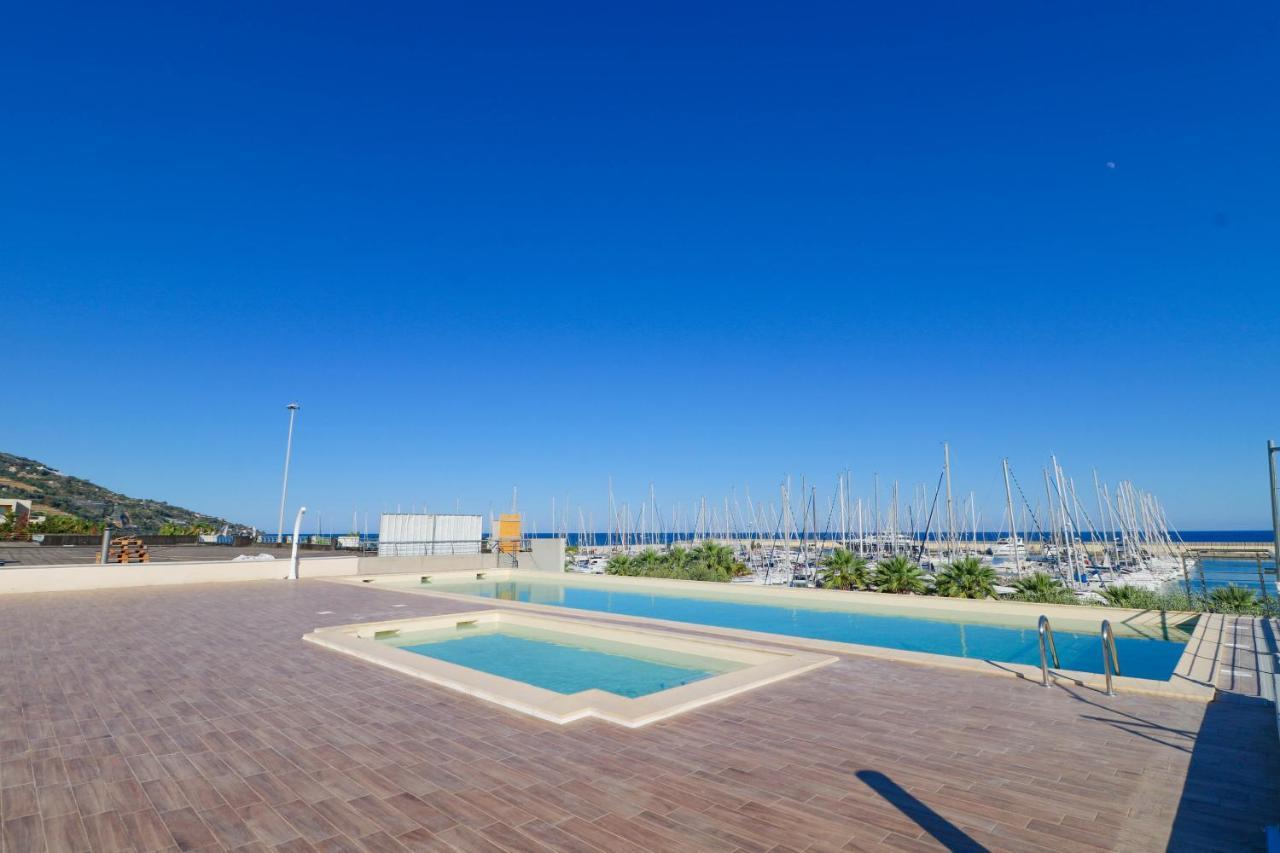 Apartment H11 Luxury 17a Porto - Piscina - Jacuzzi Santo Stefano al Mare