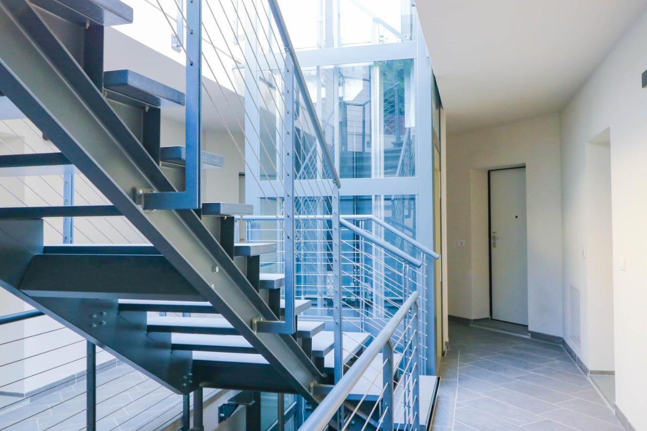 H11 Luxury 17a Porto - Piscina - Jacuzzi Apartment
