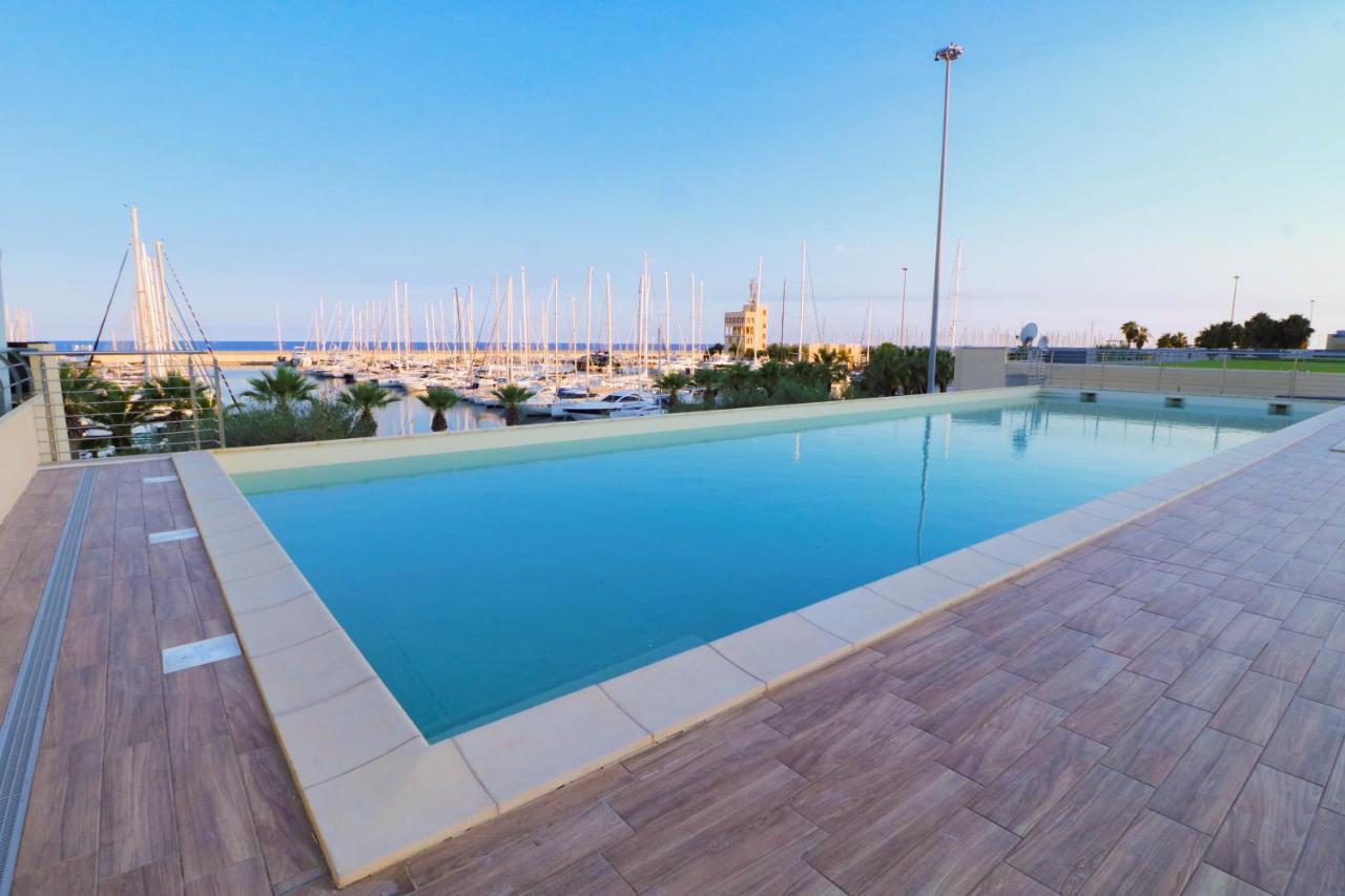 H11 Luxury 17a Porto - Piscina - Jacuzzi Apartment Santo Stefano al Mare
